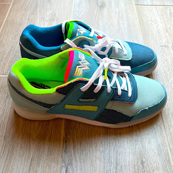 Reebok Workout Plus DC Wonder Woman Size 12M - Picture 5 of 8